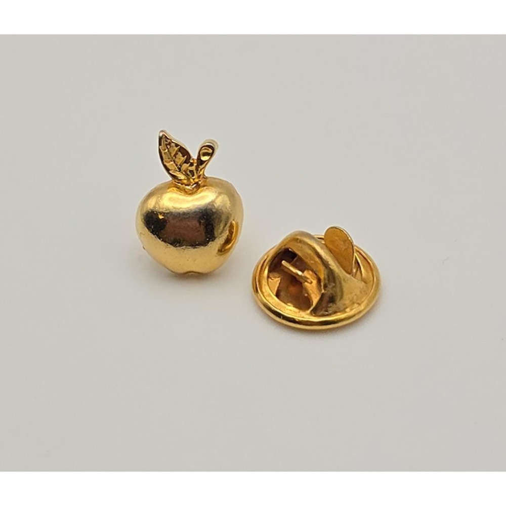 Vintage Polished Apple Pin Brooch Tie Tack Lapel Pin Gold Tone Teacher's Pet .5"